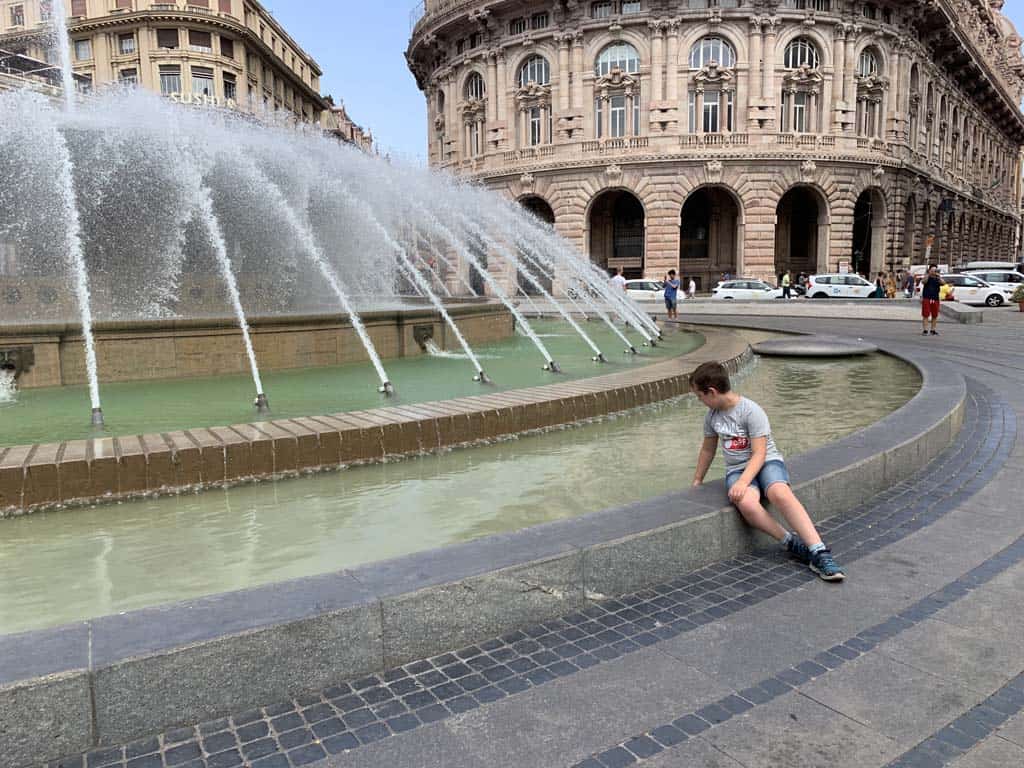 De grote fontein op het Piazza de Ferrari.