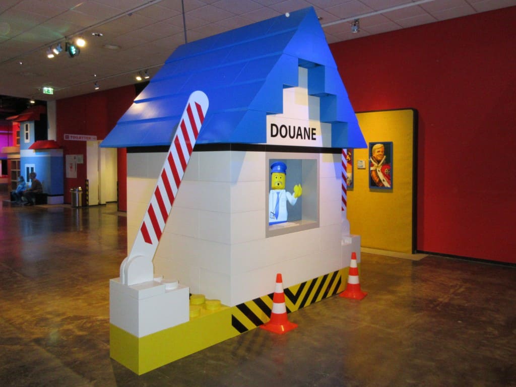 Een douanehuisje, compleet van LEGO