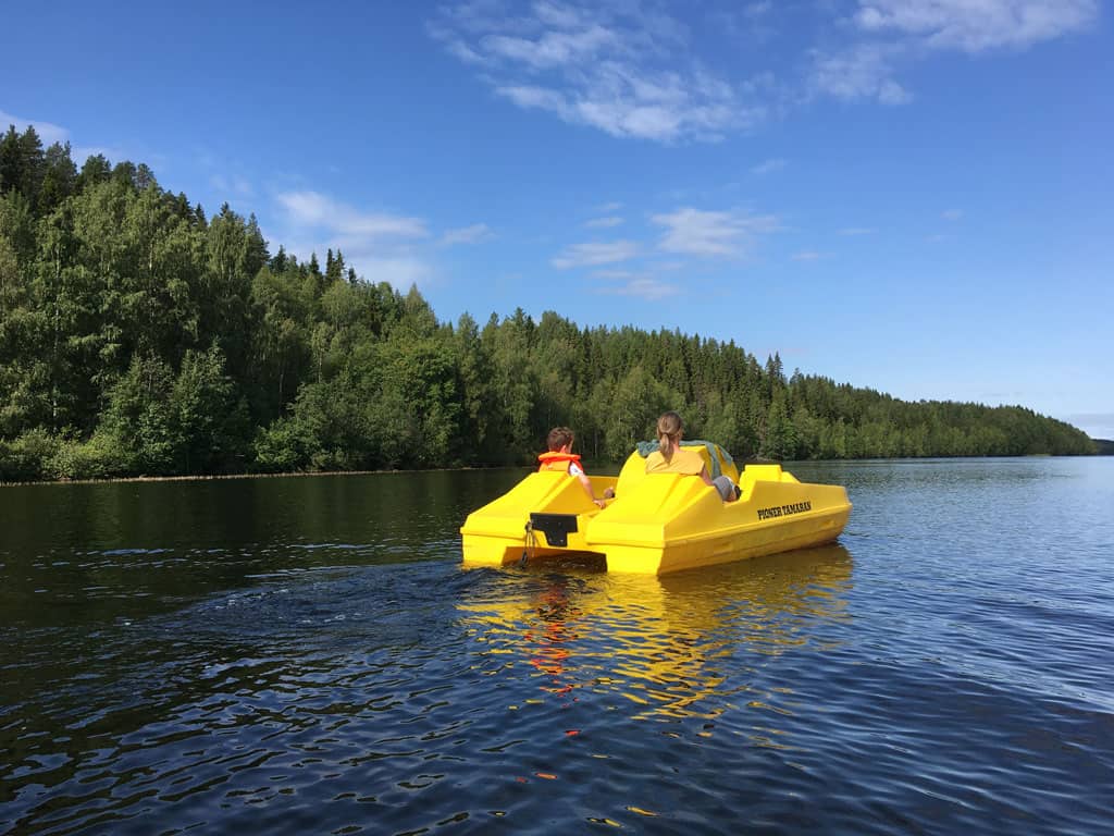 Ook op de waterfiets is het genieten van de mooie natuur in noordelijk Zweden.