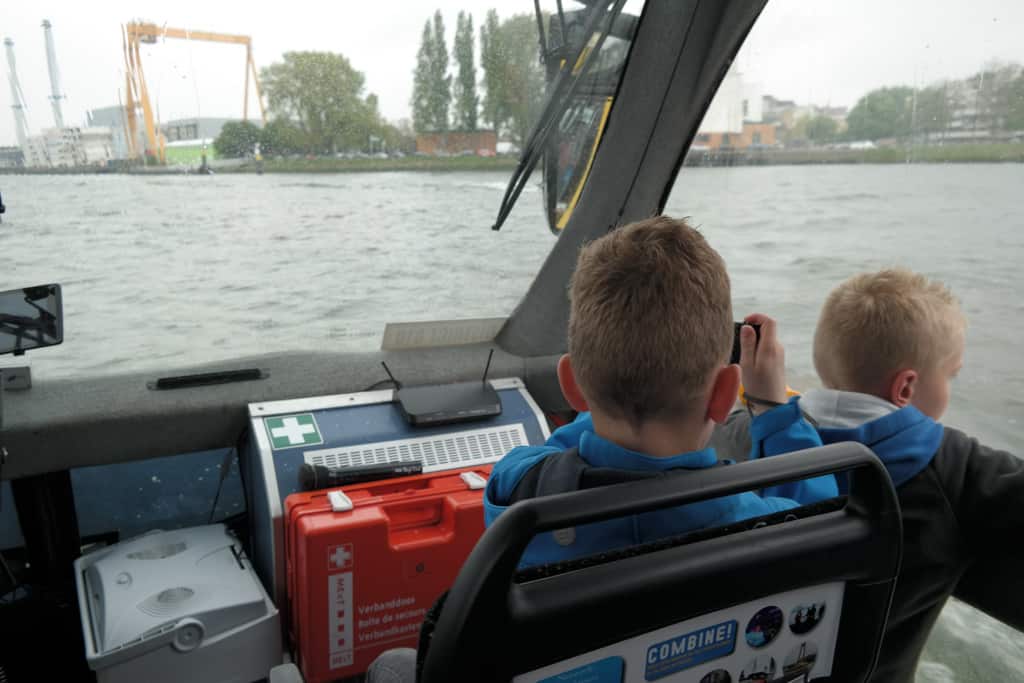 Met de bus door het water stedentrip Rotterdam met kinderen