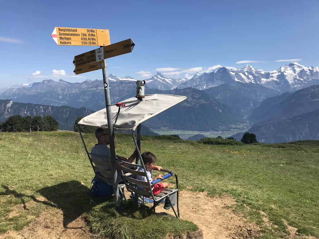 De splitsing bij het bakje van de ouder stoeltjeslift. Hier kan je of naar de Burgfeldstand op 2063 meter of doorlopen naar Oberburgfeld