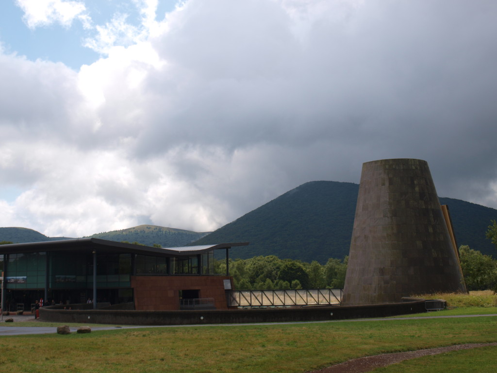 Schitterend gelegen nabij de Puy de Dome: Vulcania. Een modern museum over de historie van dit gebied.