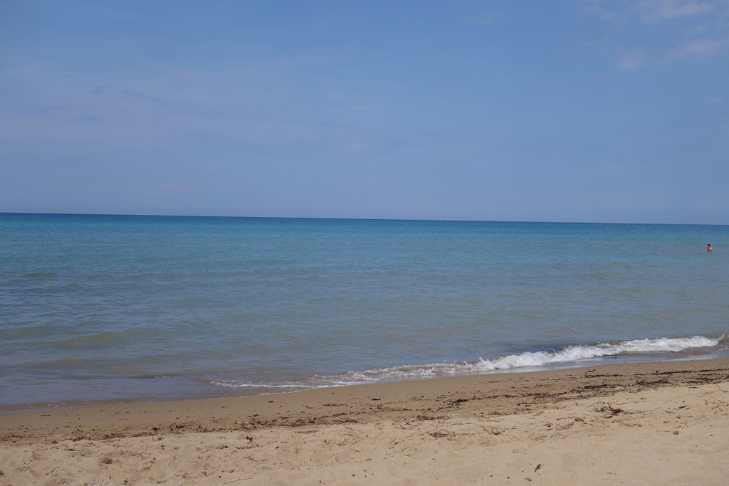 Het strand is maar 4 km van de camping. Lekker dichtbij!