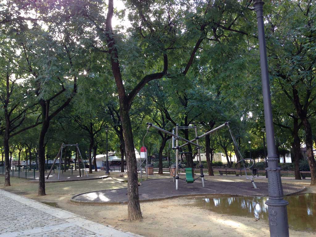 Een van de speeltuinen in het park ten noorden van Plaza de Espanol.