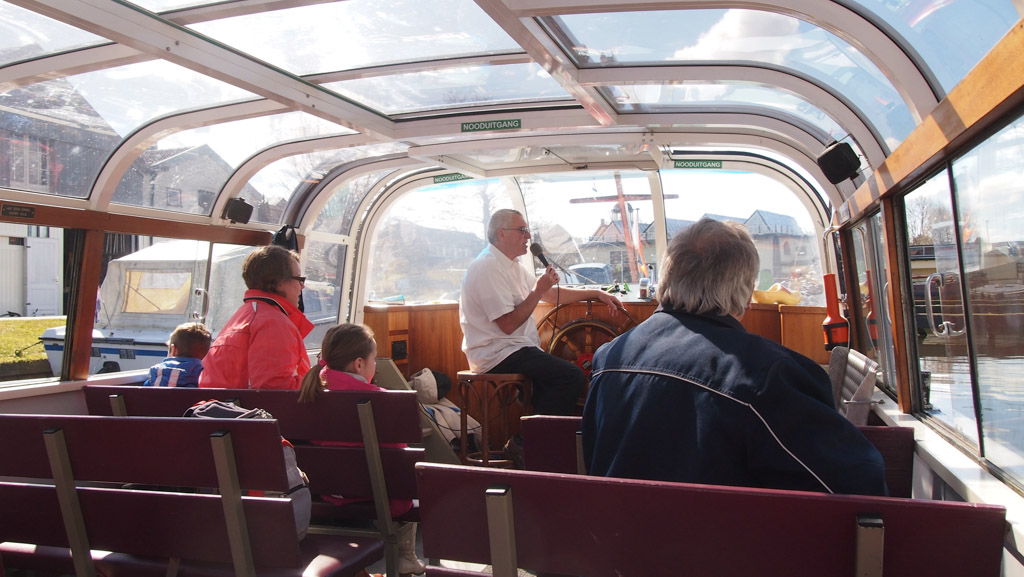 Wij waren er op een rustige dag, dus plek genoeg in de boot. 