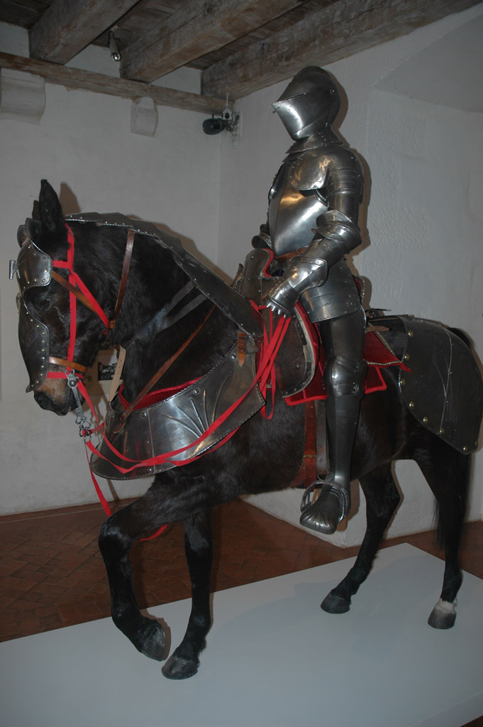 Een stoere ridder in Chateau de Castelnaud.