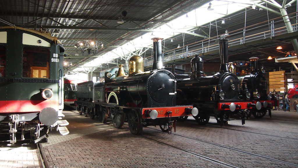 Spoowegmuseum met kids treinen kijken