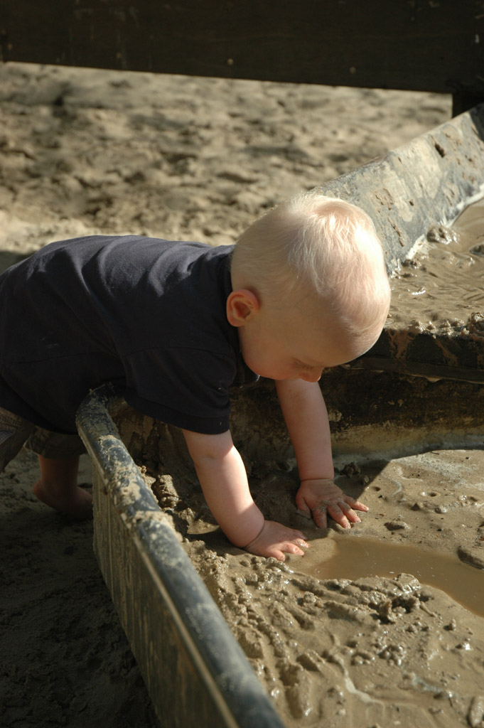 Tof, een speeltuin met een waterpomp.