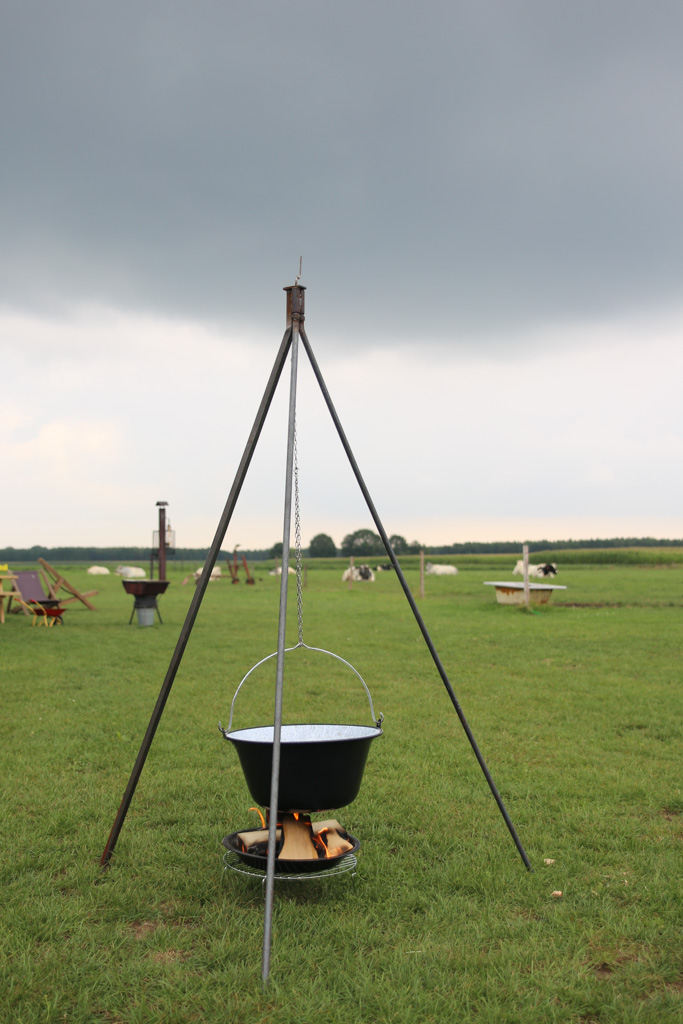 Koken boven het kampvuur.