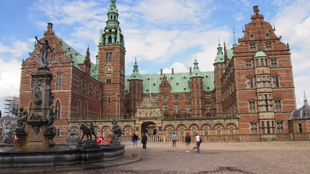 Frederiksborg Slot is van buiten al een plaatje, maar de binnenkant heeft ook mooie tentoonstellingen.