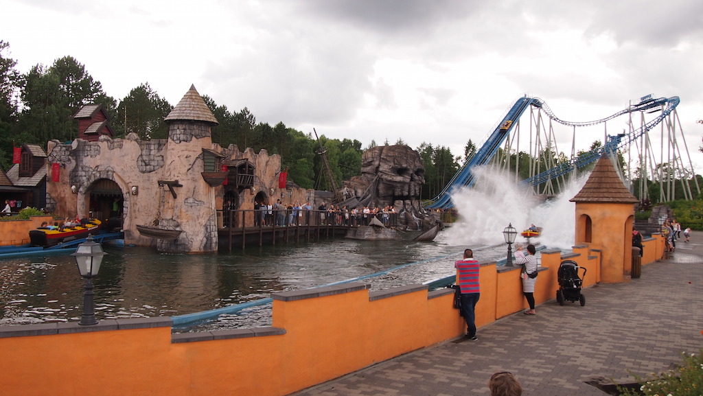 Kan je niet kiezen tussen een achtbaan en een wildwaterbaan? In Djurs Sommerland hóef je niet te kiezen.