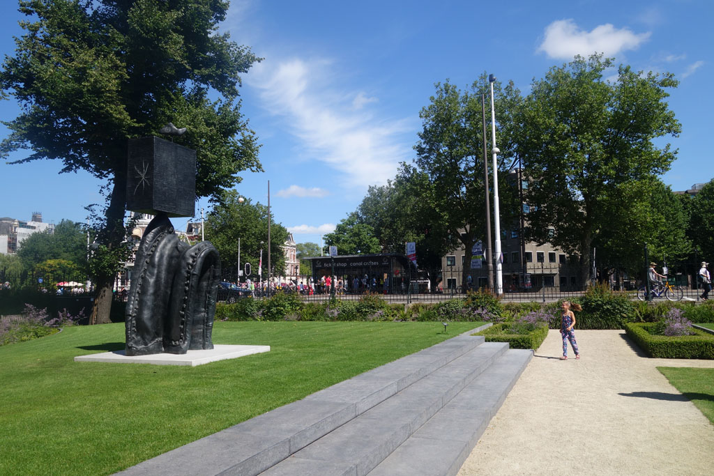 De tuin van het Rijksmuseum is erg mooi om in rond te lopen.