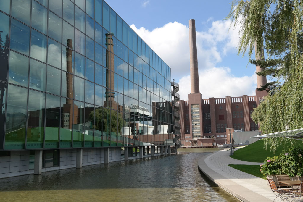 Prachtige architectuur op het terrein van Autostadt.