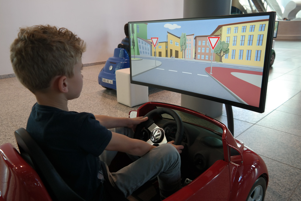 Rij-simulator voor kinderen.