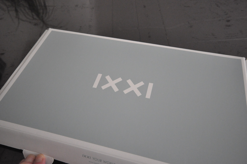 De IXXI fotocollage wordt bezorgd in een stevige doos.