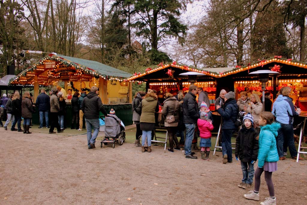 Op 6 december kun je meteen na pakjesavond in de kerststemming komen op de kleine knusse kerstmarkt in Kleve.