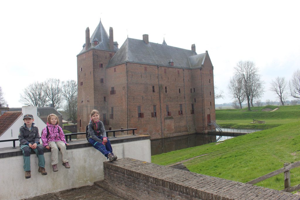 Veerboot woudrichem slot loevestein