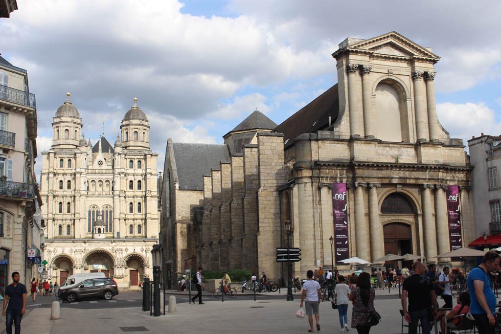 Prachtige gebouwen in Dijon.