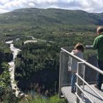 Voringfossen. Deze waterval is zo groot dat hij eigenlijk niet op een foto past.