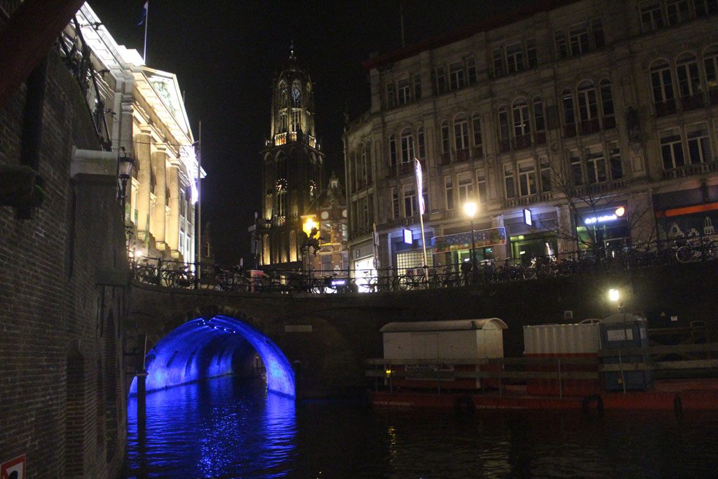 Lichtkunstwerken op 15 locaties in de stad.