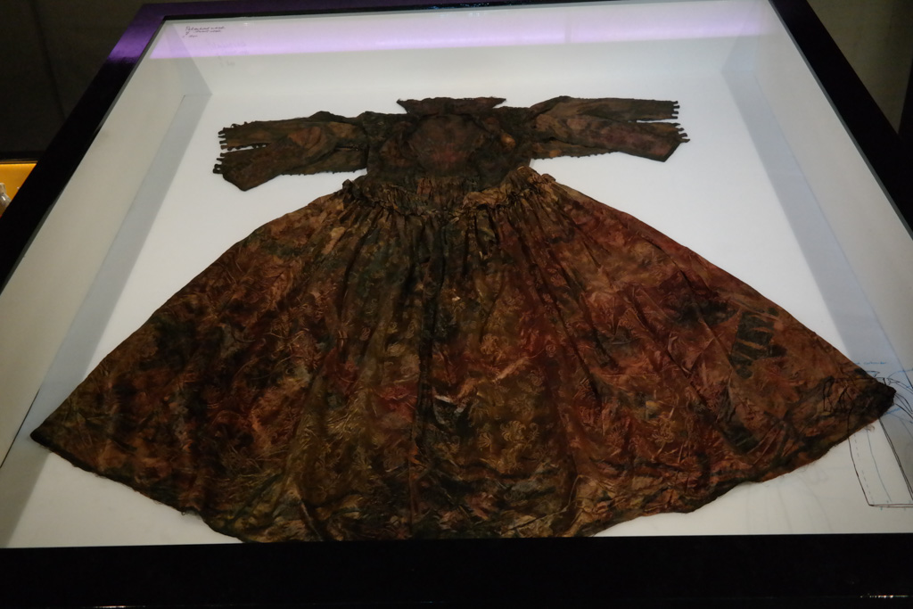 De wereldberoemde jurk "Garden Robe" dat in 2016 op de zeebodem is gevonden.