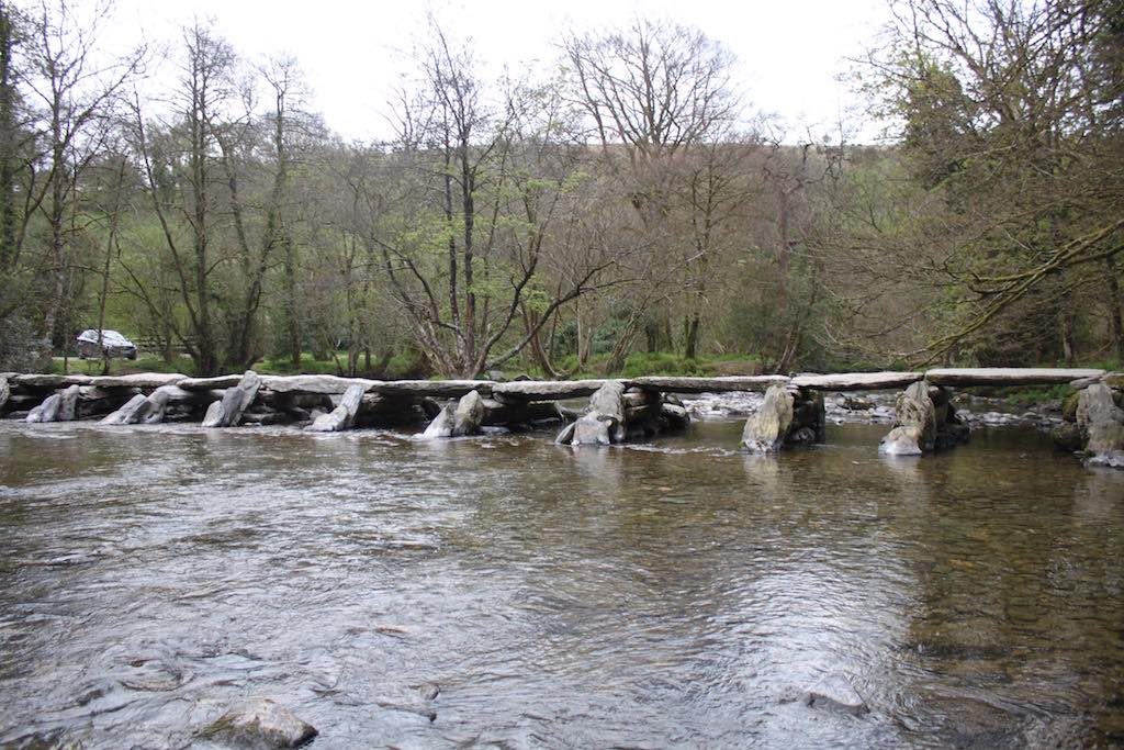 Eeuwenoude stenen brug, de Tarr Steps.