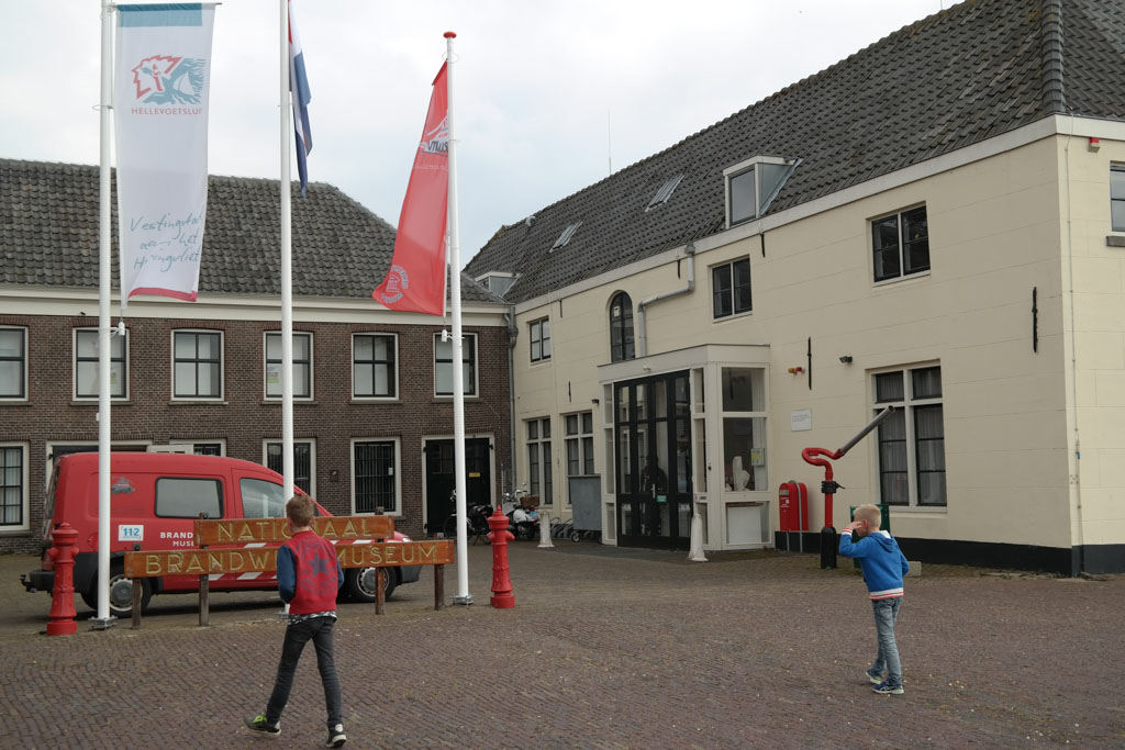 Het Nationaal Brandweermuseum Hellevoetsluis is gevestigd in een monumentaal pand.