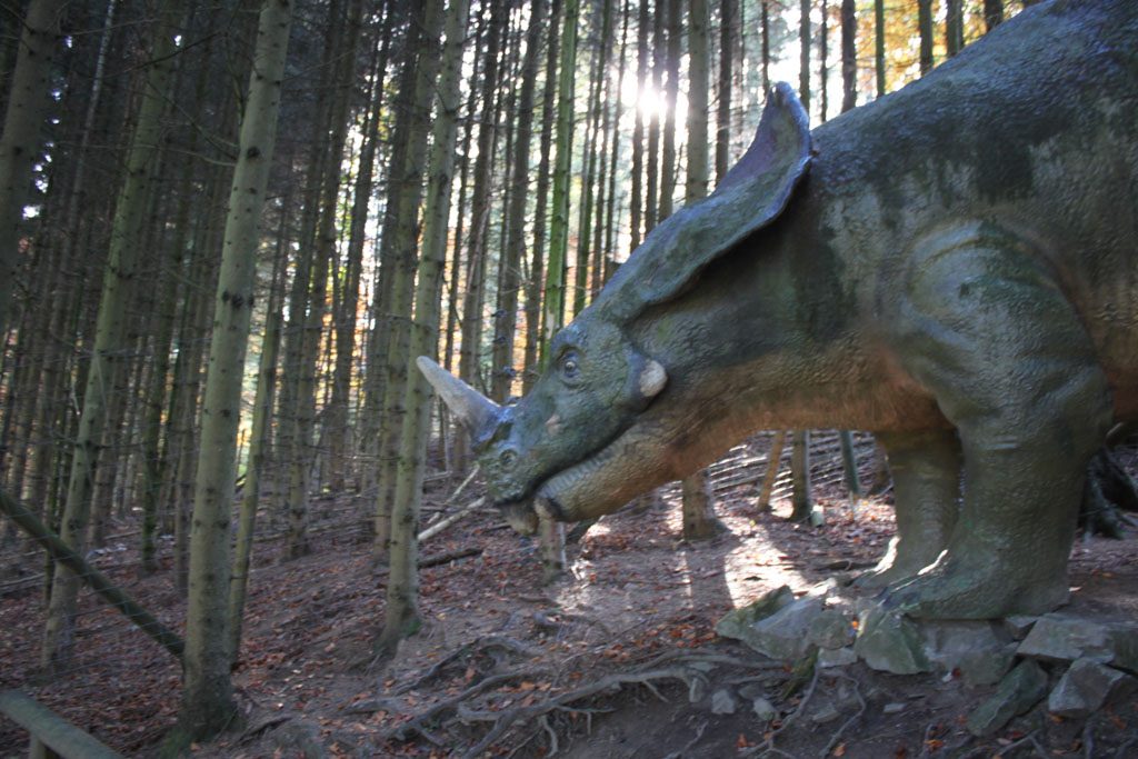 De dino's zijn alleen niet zo indrukwekkend als wij gewend zijn van bijvoorbeeld dierenpark Amersfoort.