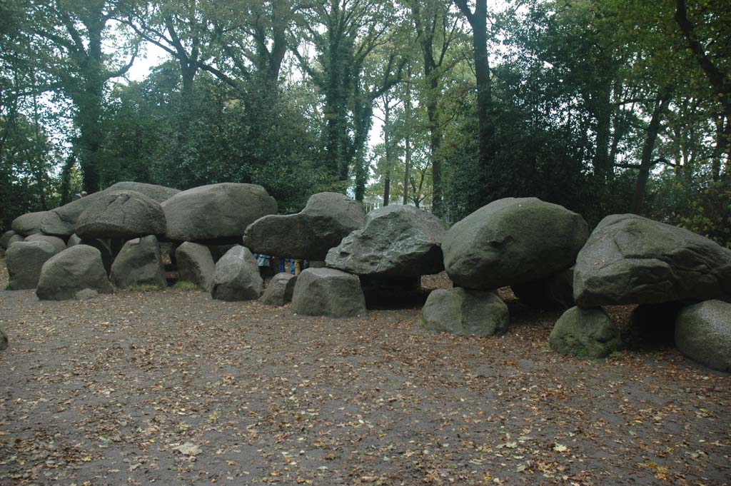 Bij het Hunebedcentrum in Borger is het grootste hunebed van Drenthe te vinden.