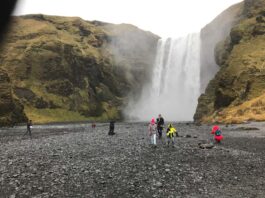 Skogafoss-met-kinderen-1-81