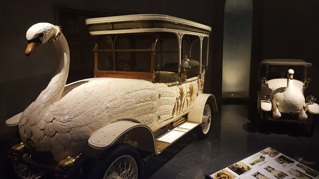 Louwman-Museum-foto-10-Eén-van-de-topstukken-Swan-Car-131
