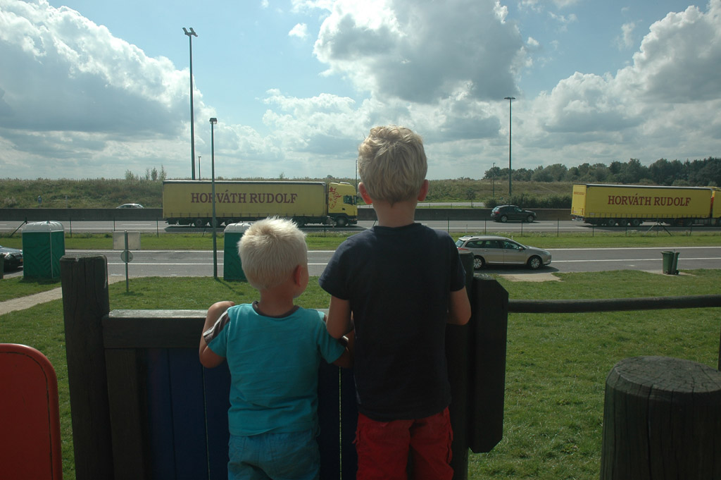 Uitjes-peuters-vrachtautos