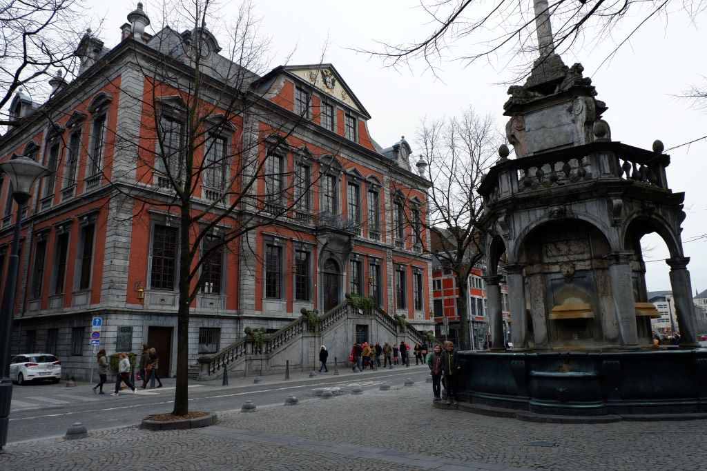 Het stadhuis van Luik, gelegen aan de Markt