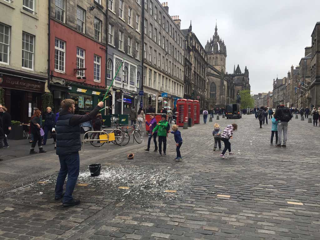 Edinburgh met kinderen straat theater