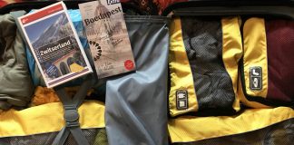 De packing cubes in een grotere koffer. Ook tijdens onze Interrail reis.