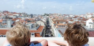 Uitzicht op de stad Lissabon vanaf de Arco da Rua Augusta