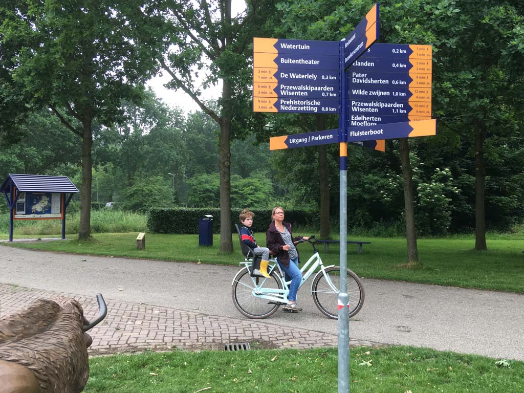 Door de duidelijke bewegwijzering fiets je heel gemakkelijk een leuke route door Natuurpark Lelystad.
