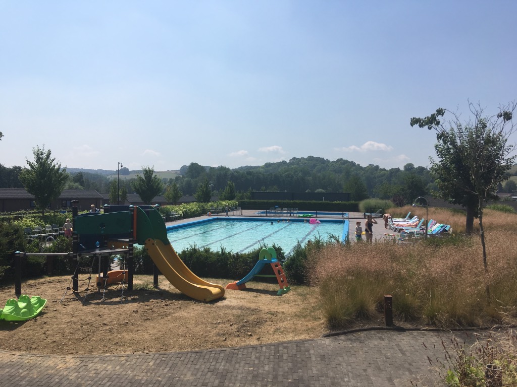 Lekker eten en zwemmen bij Woodz, Openluchtzwembad in Zuid-Limburg