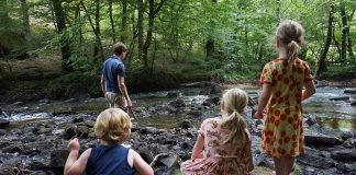 Bij Site Corot kun je grotendeels door het riviertje lopen