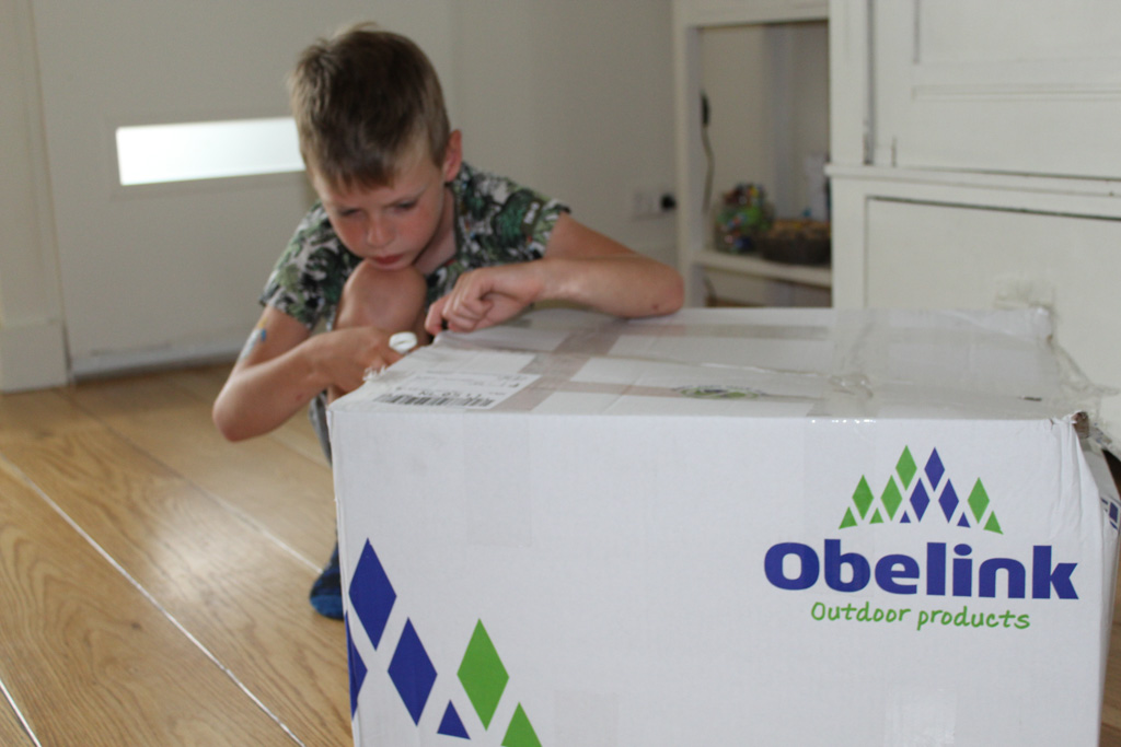 Binnen enkele dagen na de online bestelling arriveert een grote doos van Obelink. Voorpret!