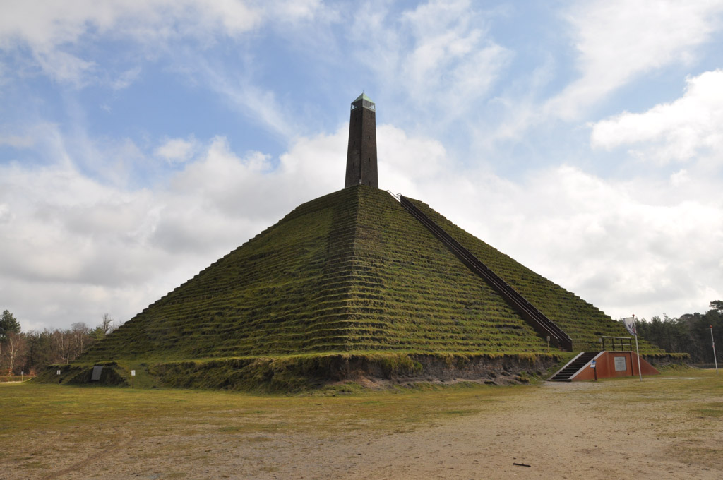 pyramide-van-austerlitz-met-kinderen-1.-Daar-is-de-Pyramide-23