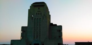 Wat een bijzonder gebouw is Radio Kootwijk