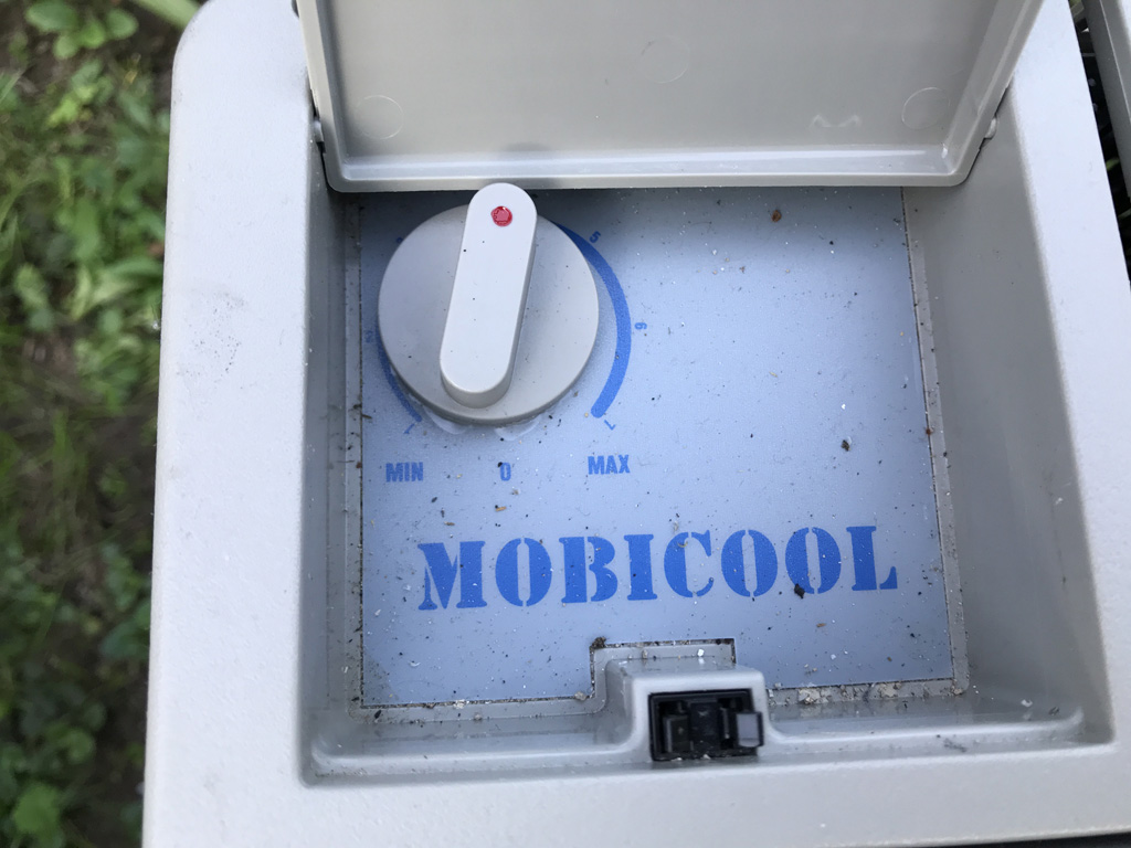 De hybride koelbox van Mobicool koelt echt goed. Ongeacht hoe warm de omgeving is.