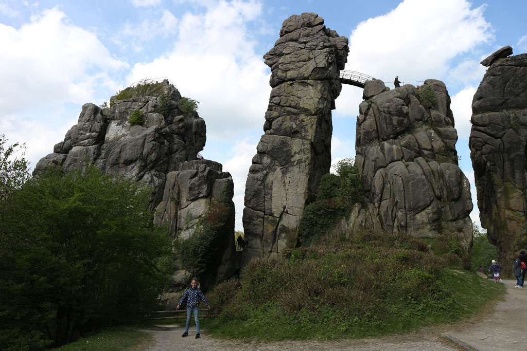 De Externsteine is een bijzondere rotsformatie in het Teutoburgerwoud.