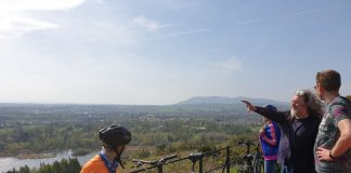 Vanaf hier kunnen we een groot deel van Edinburgh overzien.
