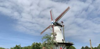 Het speeltuintje bij de molen.