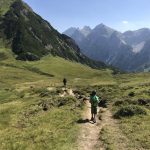 Wandelen met kinderen in de bergen? Ja, dat kan zelfs tijdens een meerdaagse huttentocht met kinderen.