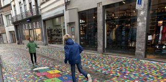 Vrolijke straat in Mons Bergen België