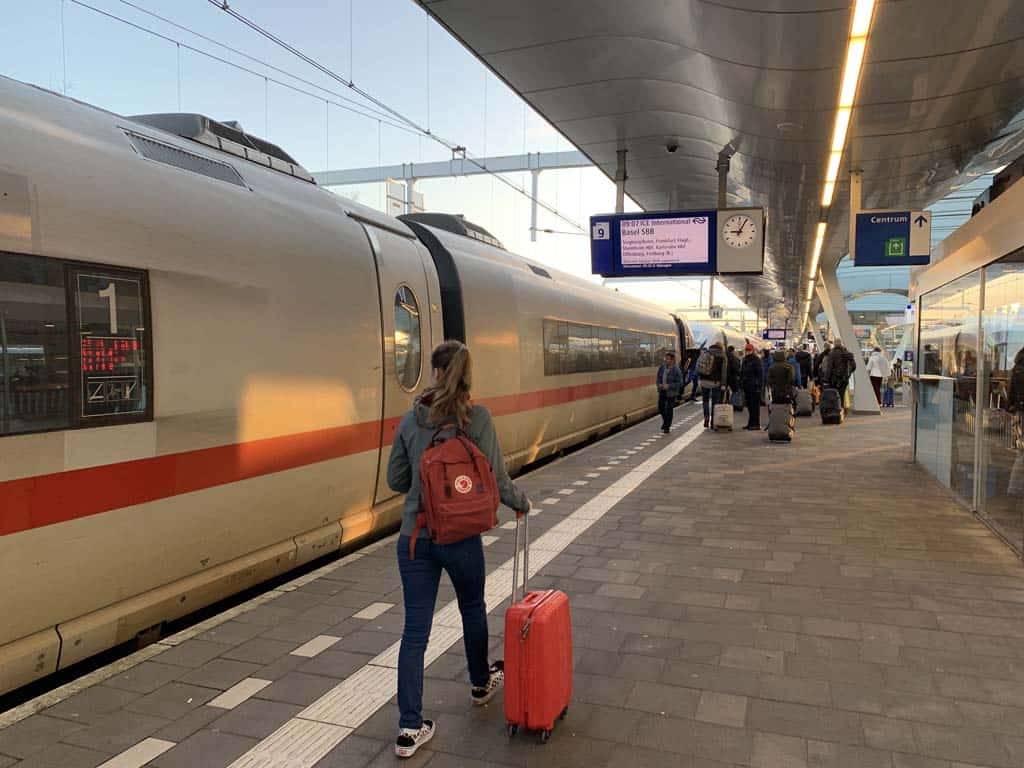 Met de trein zijn we zo in Düsseldorf. Met kinderen heel handig en t/m 14 jaar gratis.
