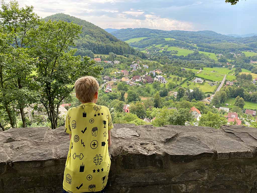 Groene heuvels en het Beskiden-gebergte in Moravië-Silezië
